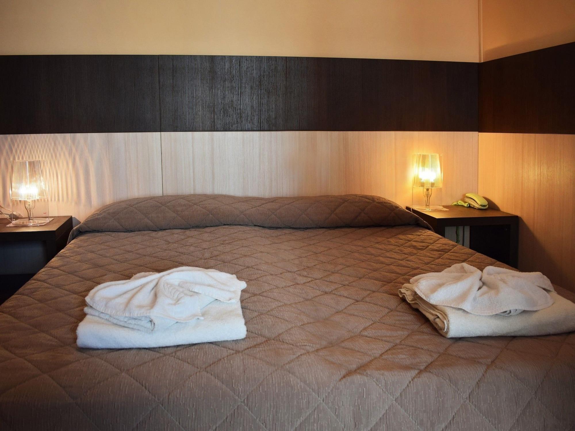 Hotel Bamby Rimini Bagian luar foto