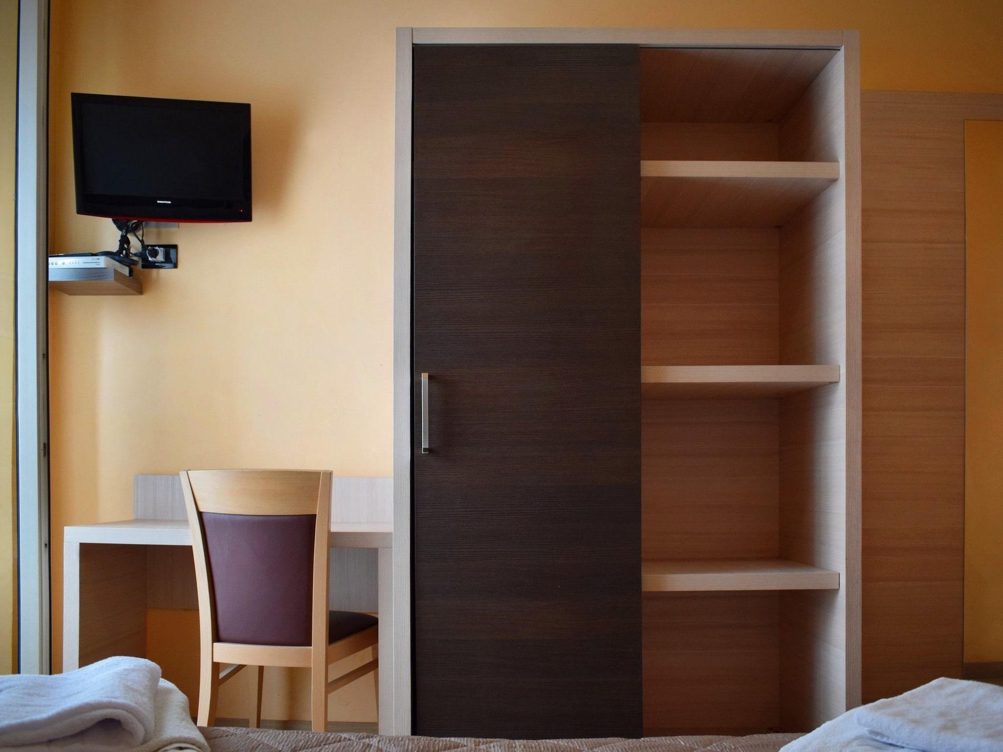 Hotel Bamby Rimini Bagian luar foto