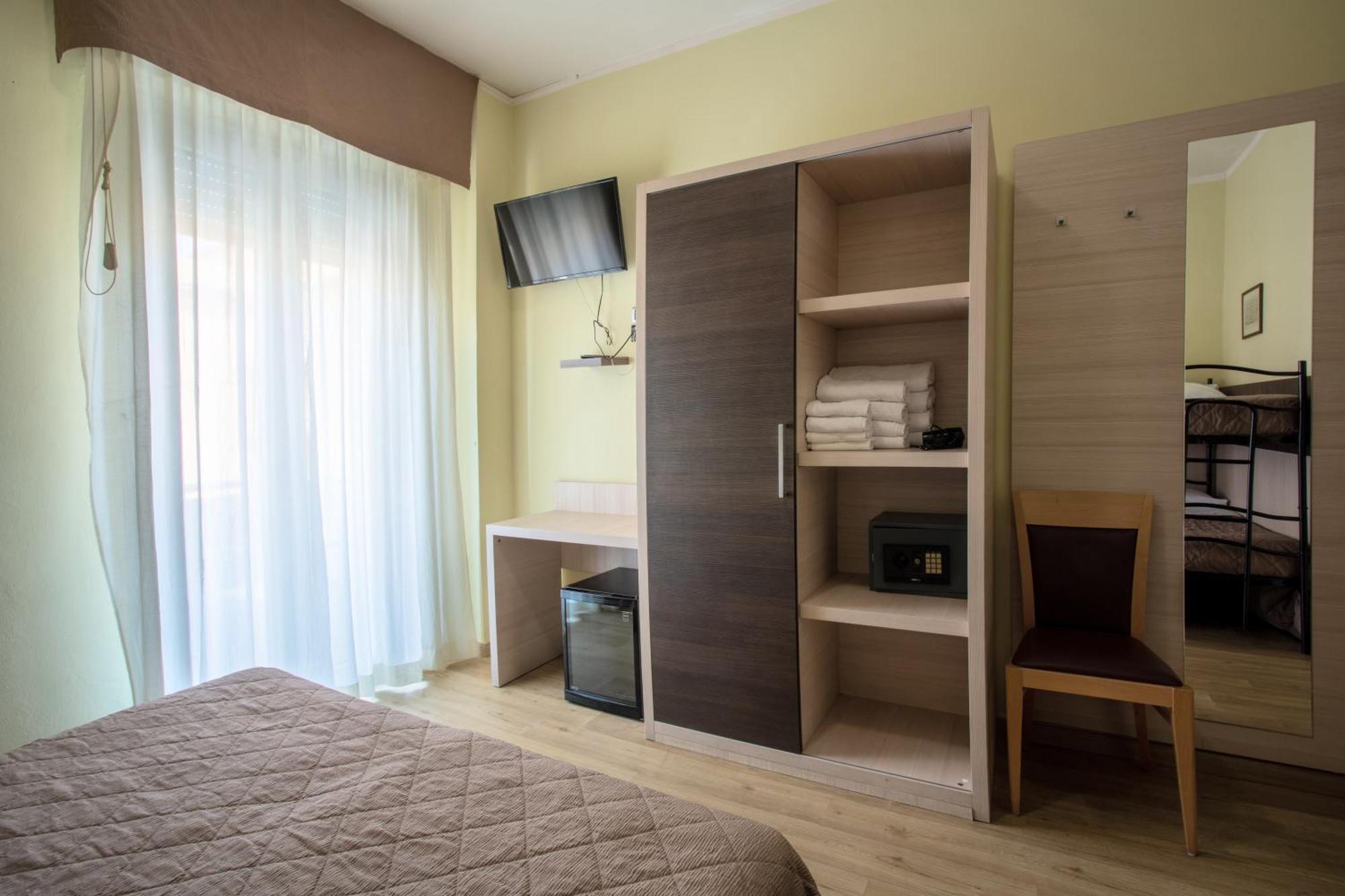 Hotel Bamby Rimini Bagian luar foto