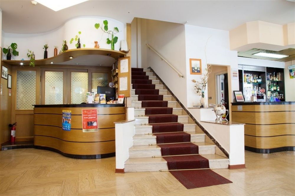 Hotel Bamby Rimini Bagian luar foto