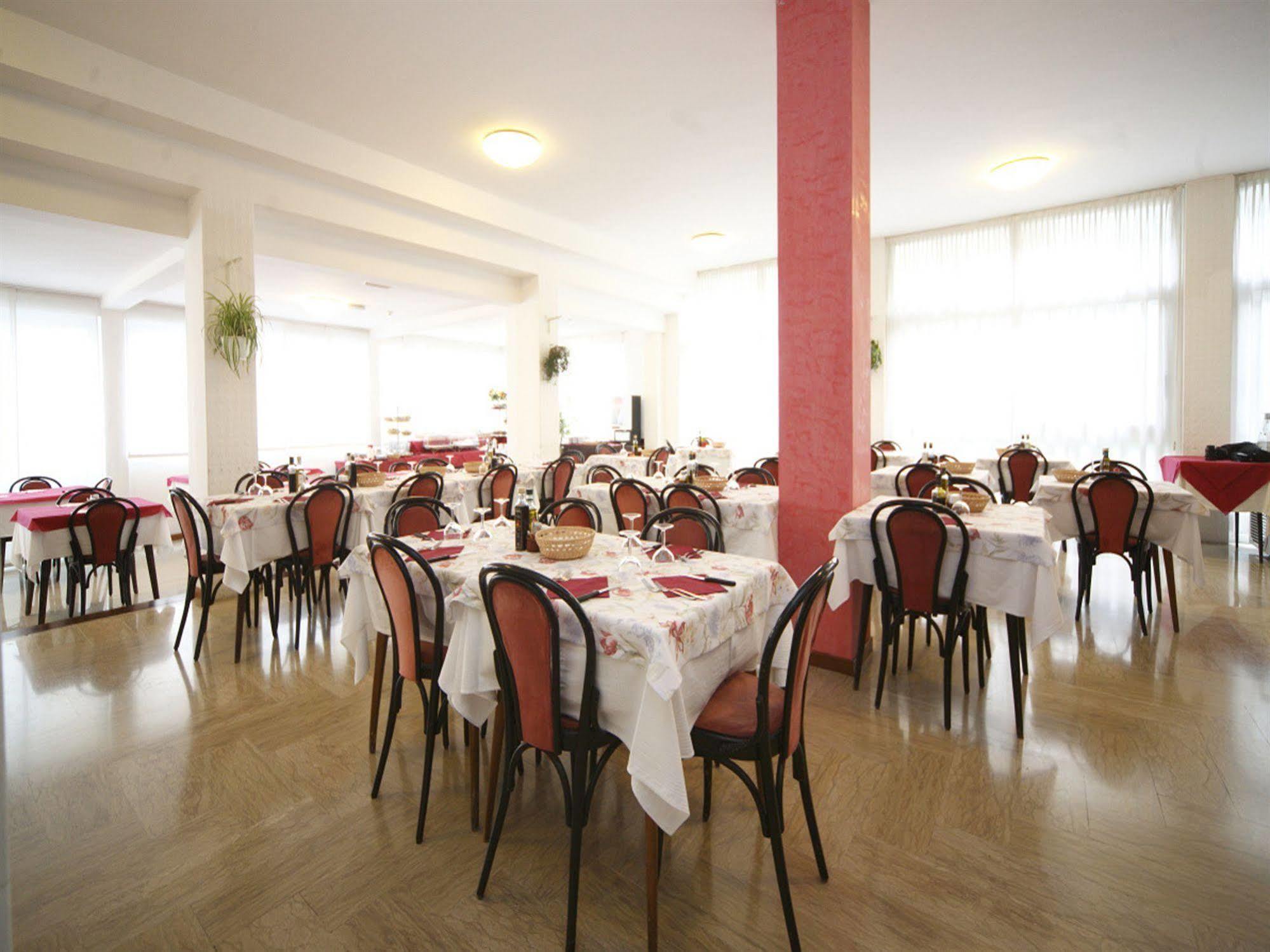 Hotel Bamby Rimini Bagian luar foto