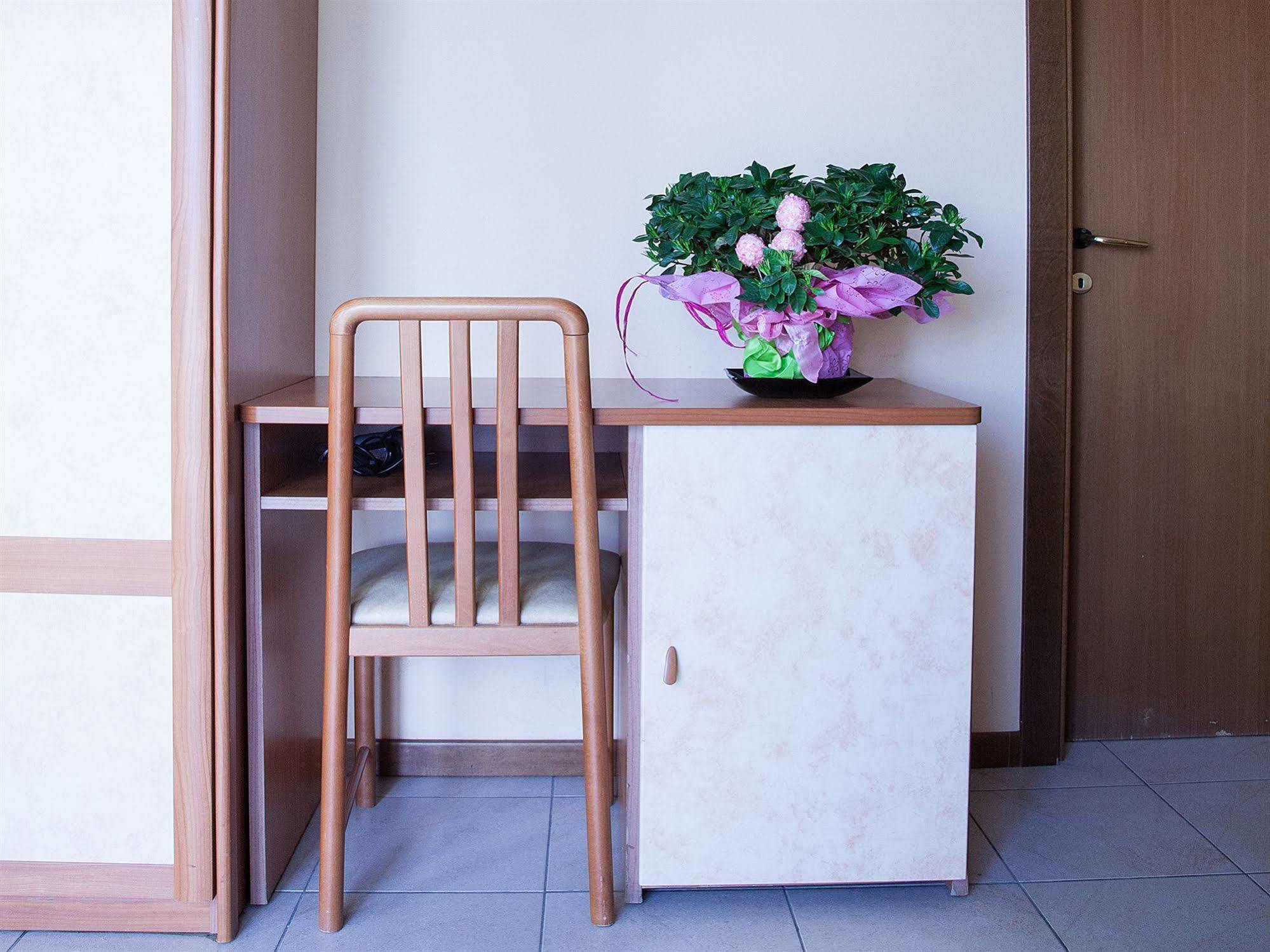 Hotel Bamby Rimini Bagian luar foto