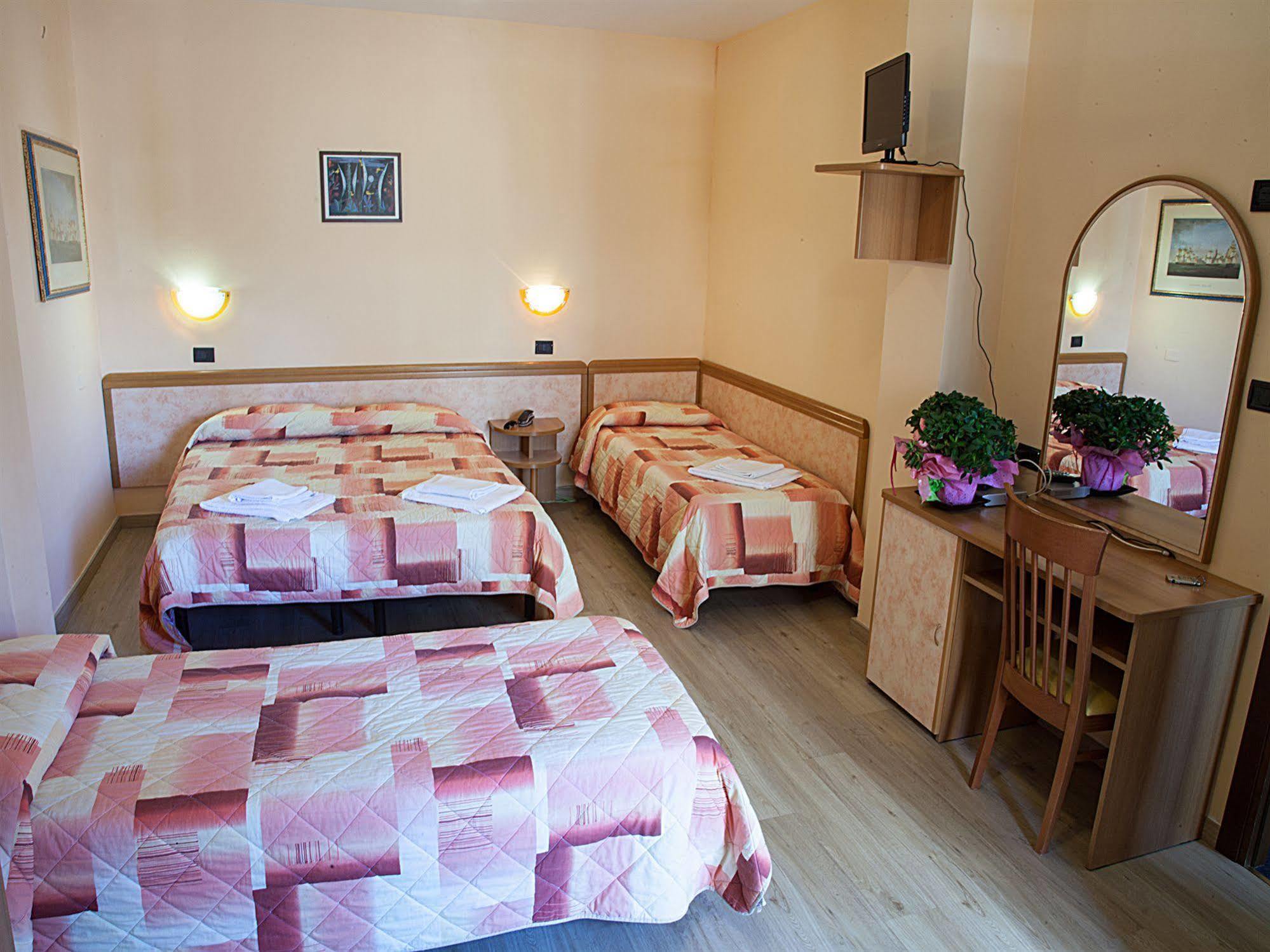 Hotel Bamby Rimini Bagian luar foto