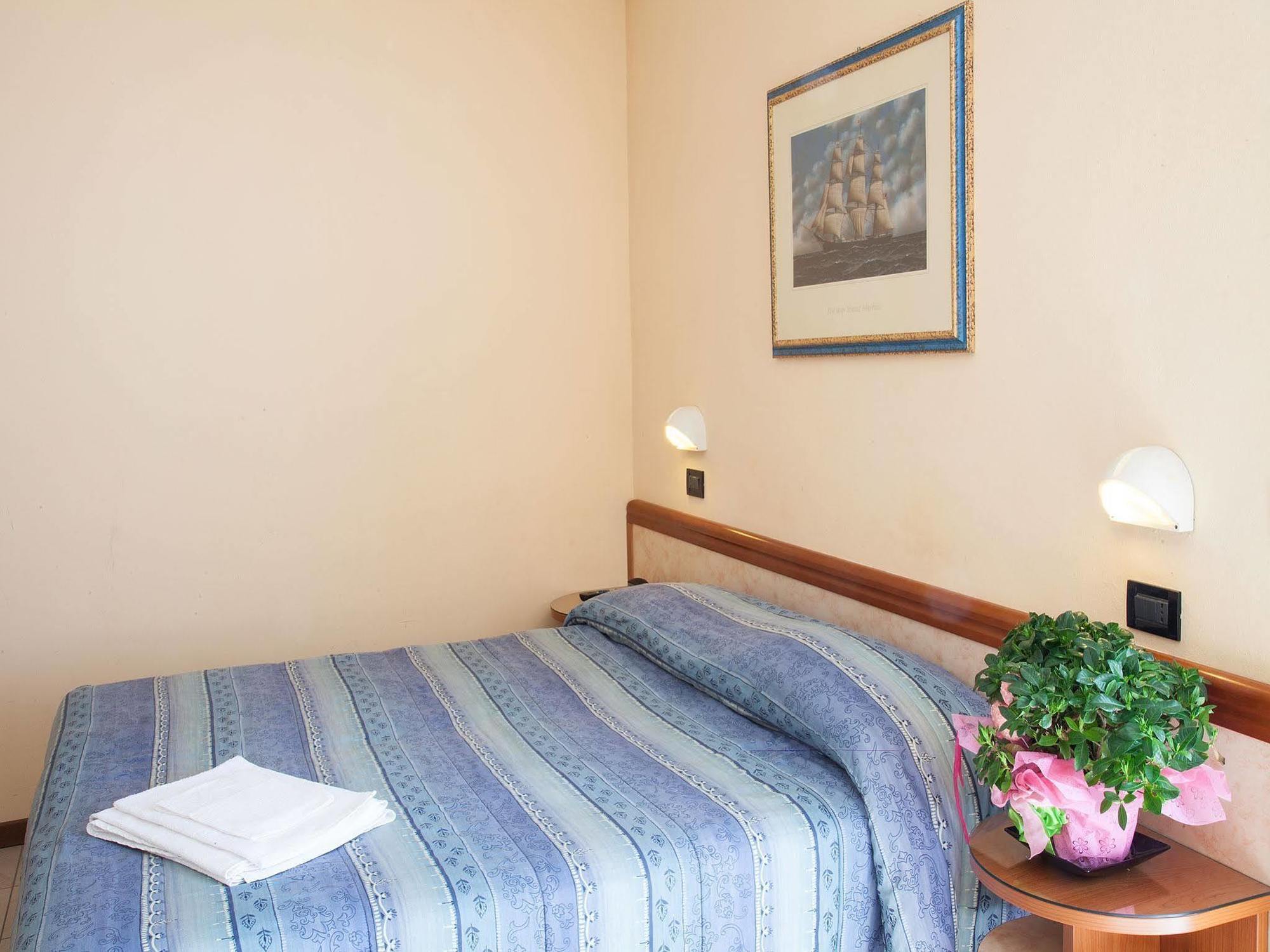 Hotel Bamby Rimini Bagian luar foto