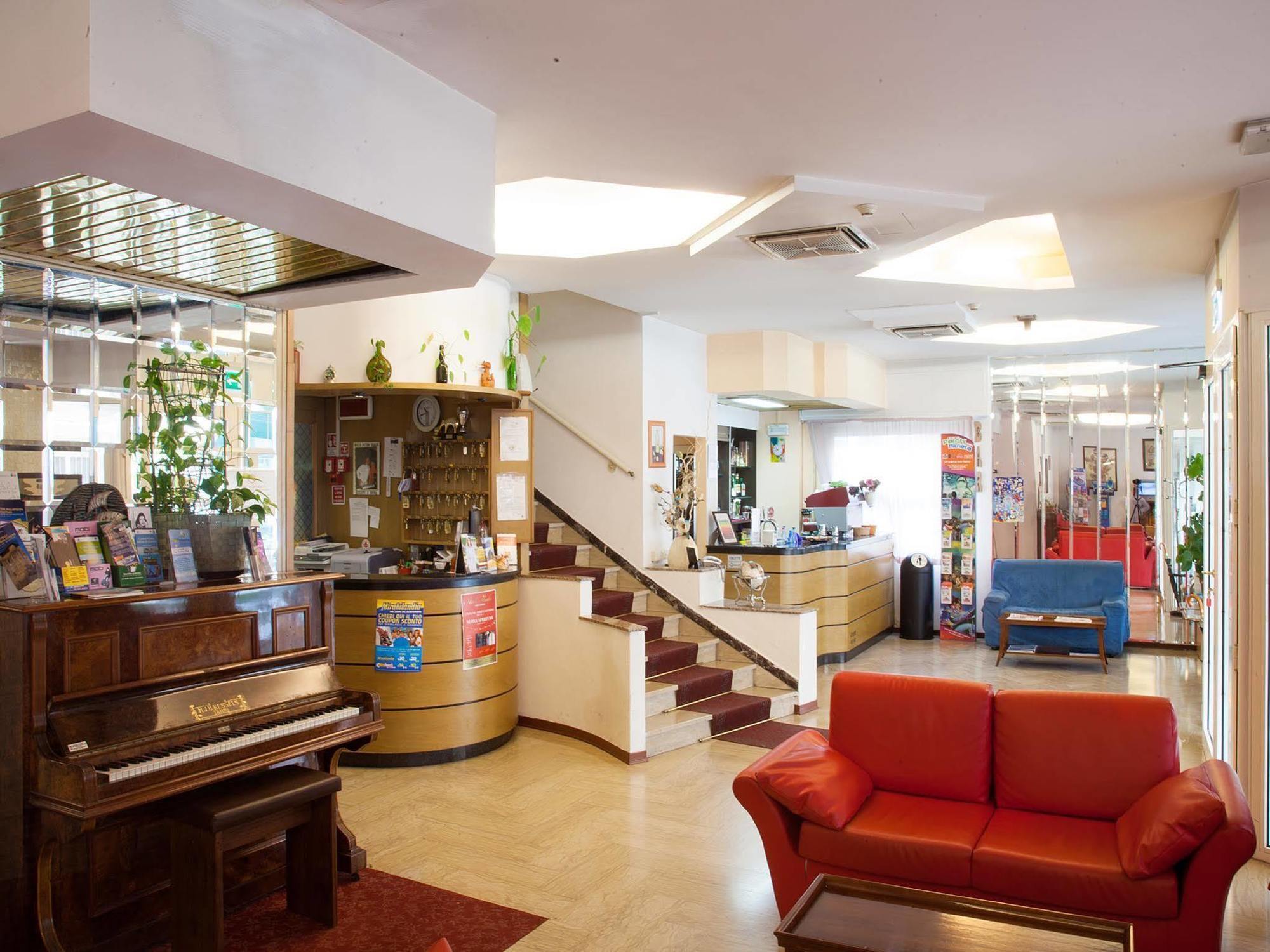 Hotel Bamby Rimini Bagian luar foto