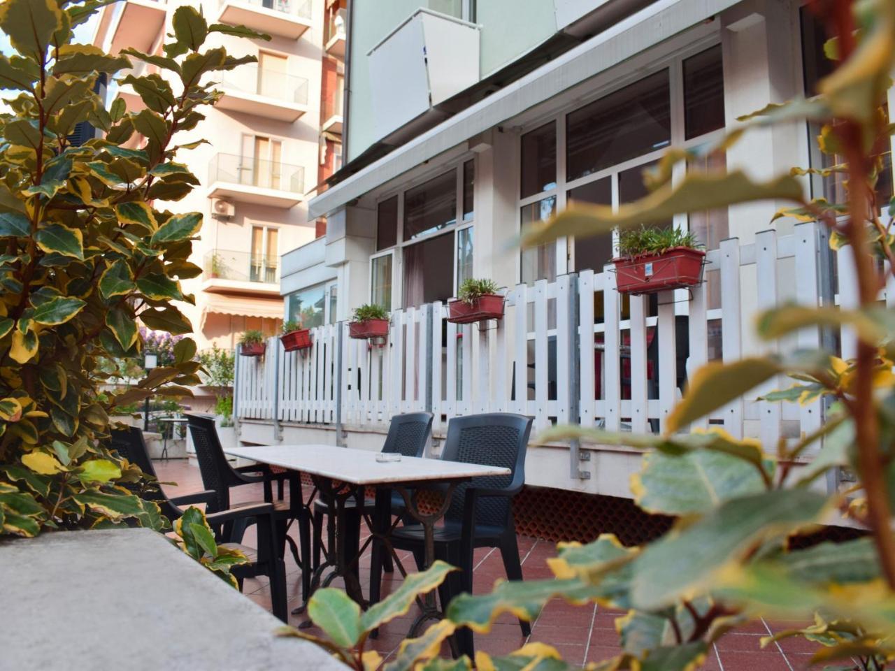 Hotel Bamby Rimini Bagian luar foto